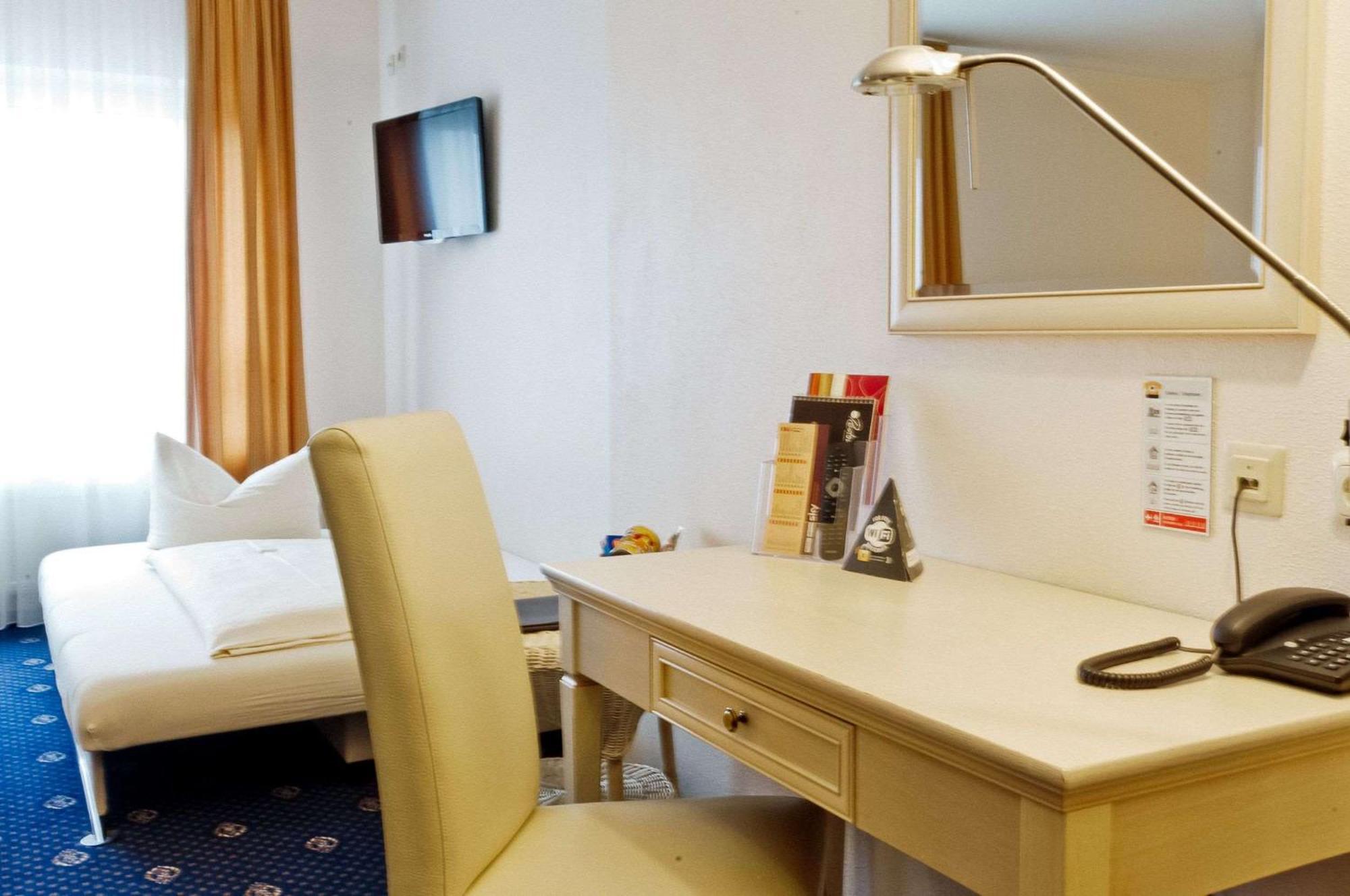 Arthotel Ana Petite Gersthofen Exterior photo